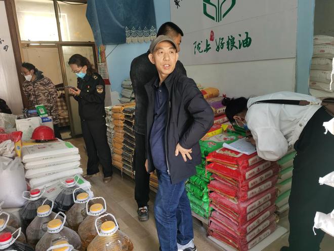 陕西榆林:镇靖市场监管所开展粮食购销领域市场秩序专项整治.